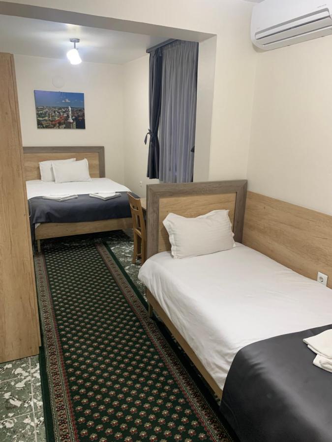 Hotel Oazis Haskovo Esterno foto